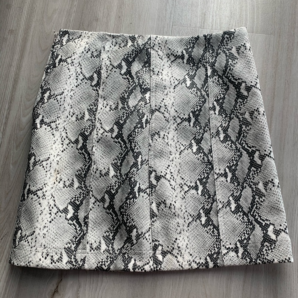 Snake skin Mini skirt. NWT